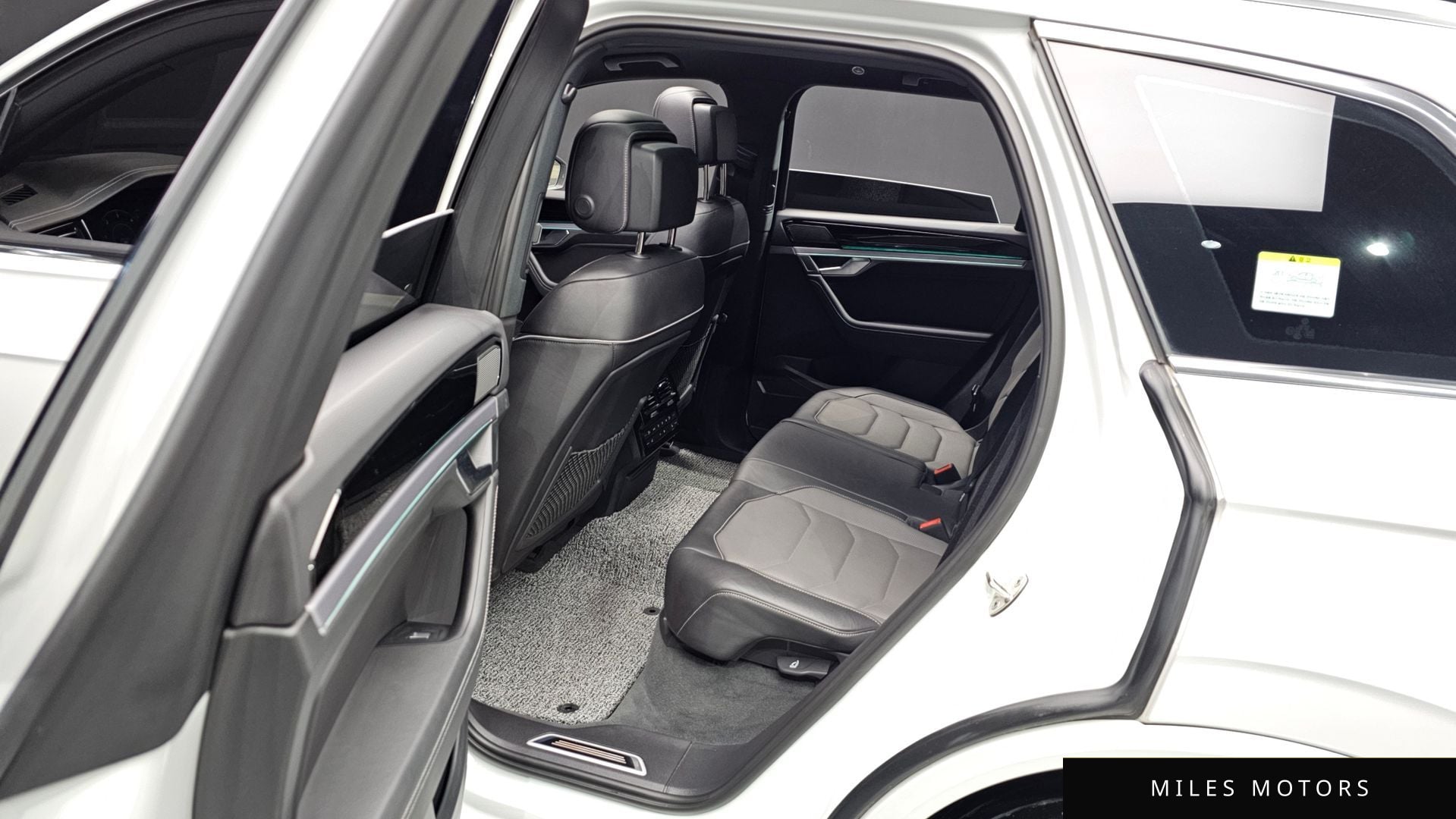 Volkswagen Touareg 2023 — миниатюра 12