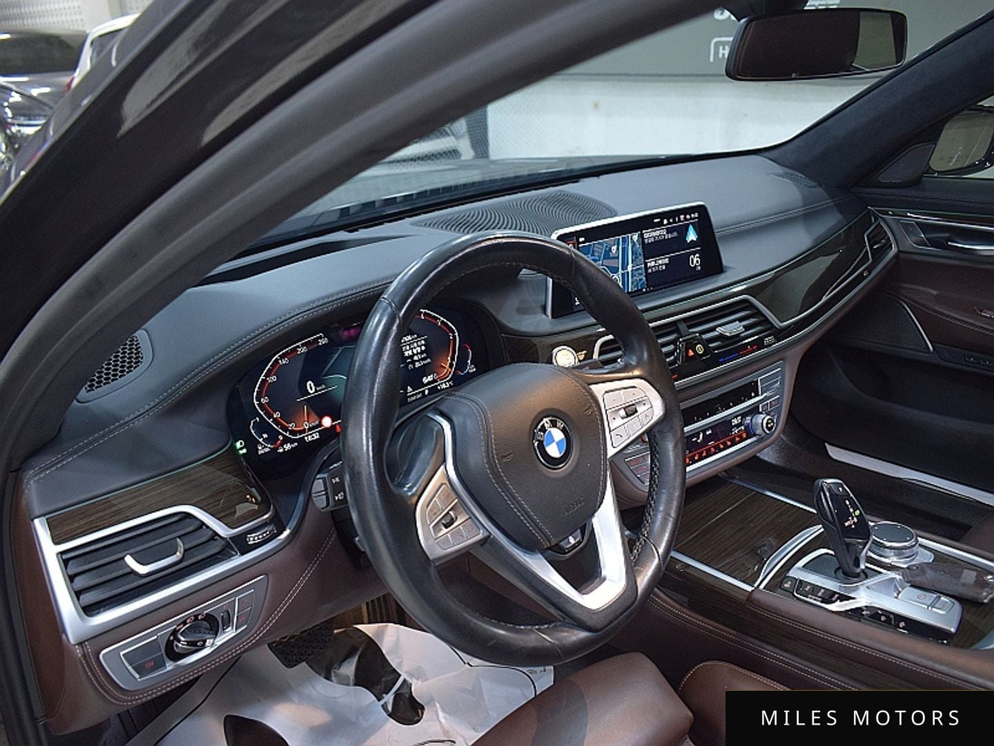 BMW 7 Series (G11) 2020 — миниатюра 7