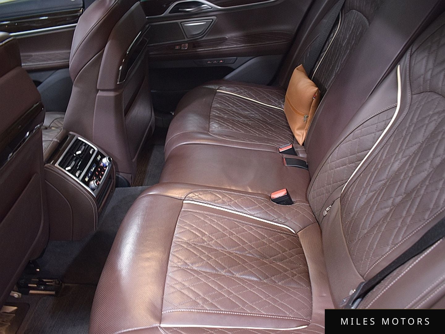 BMW 7 Series (G11) 2020 — миниатюра 11