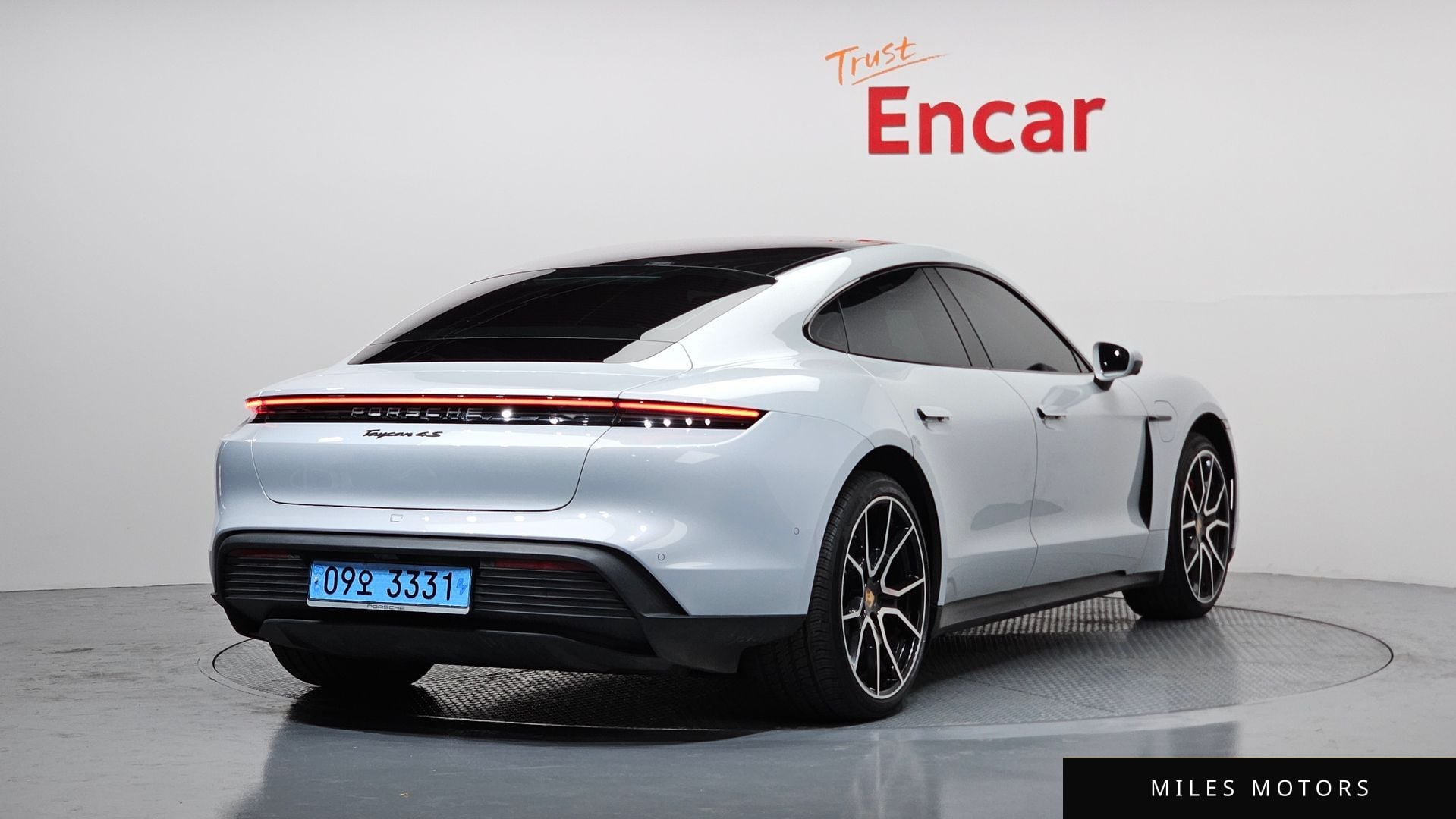 Porsche Taycan 2025 — миниатюра 2