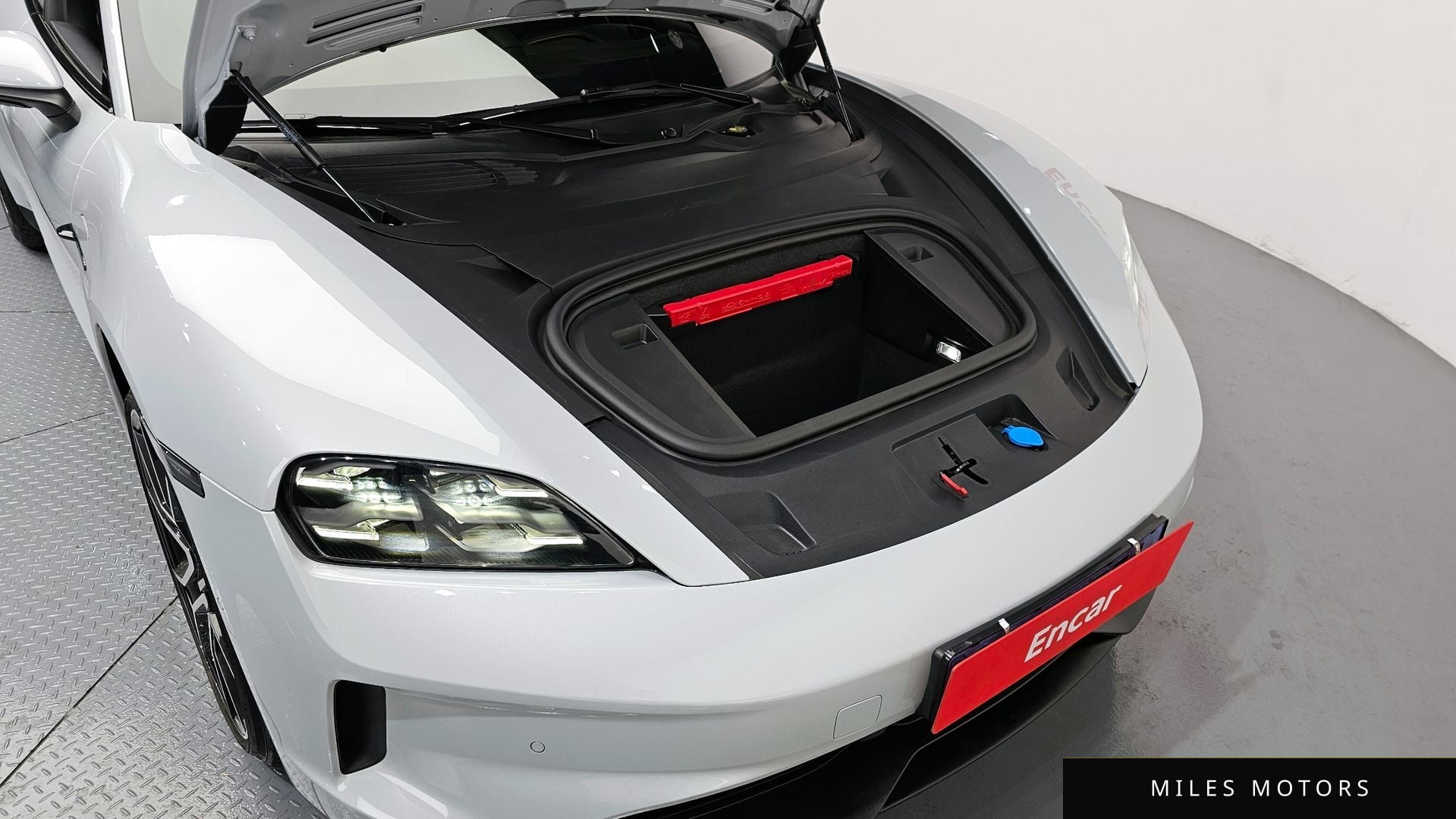 Porsche Taycan 2025 — миниатюра 6