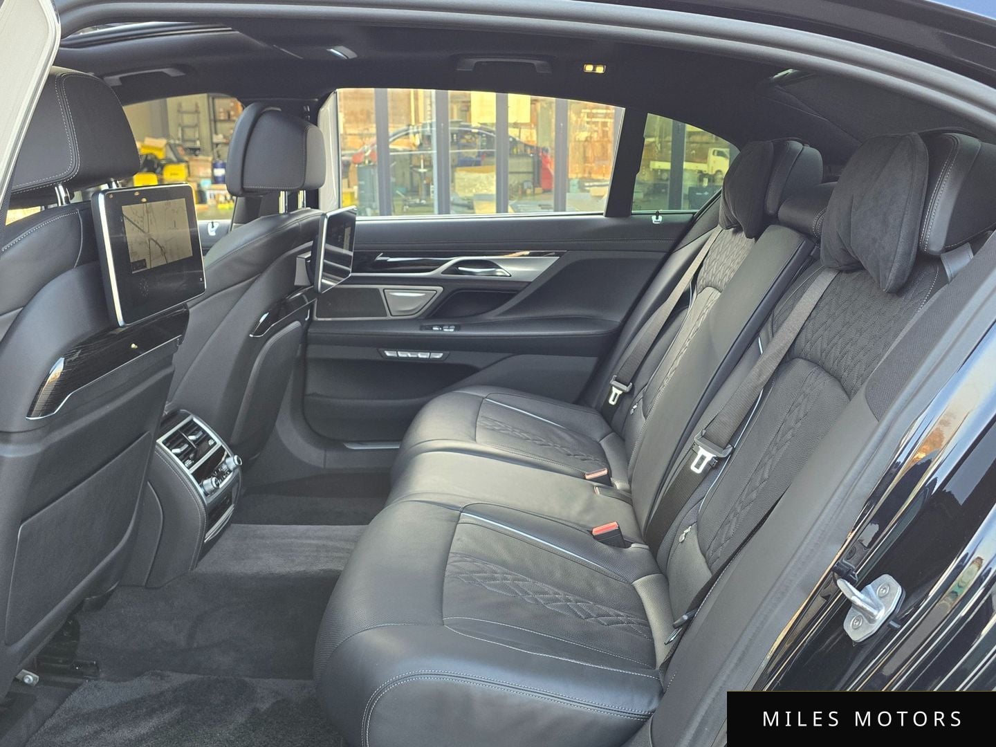 BMW 7 Series (G11) 2017 — миниатюра 9