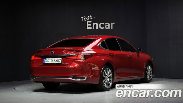 Лексус ES300h 2019 — миниатюра 2