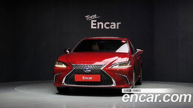 Лексус ES300h 2019 — миниатюра 3