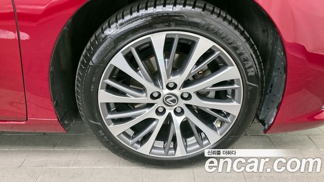 Лексус ES300h 2019 — миниатюра 5