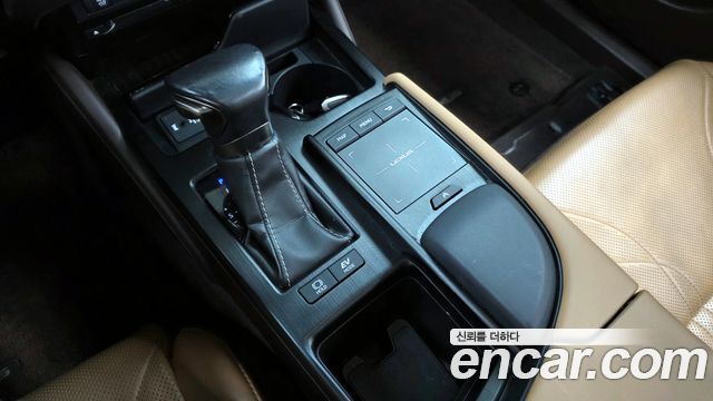 Лексус ES300h 2019 — миниатюра 9