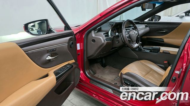 Лексус ES300h 2019 — миниатюра 10
