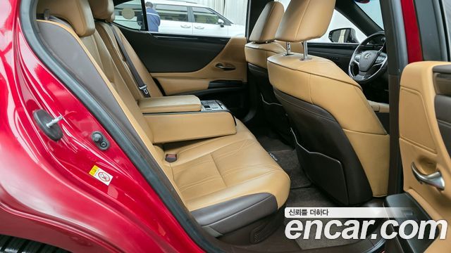 Лексус ES300h 2019 — миниатюра 12