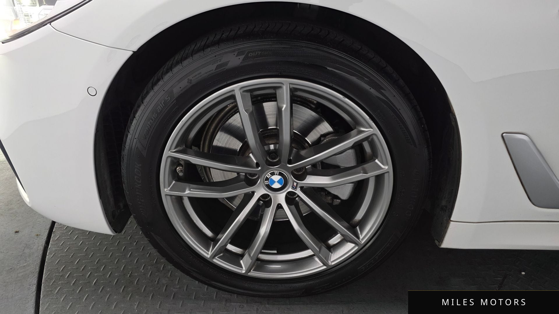 BMW 5 Series (G30) 2020 — миниатюра 4