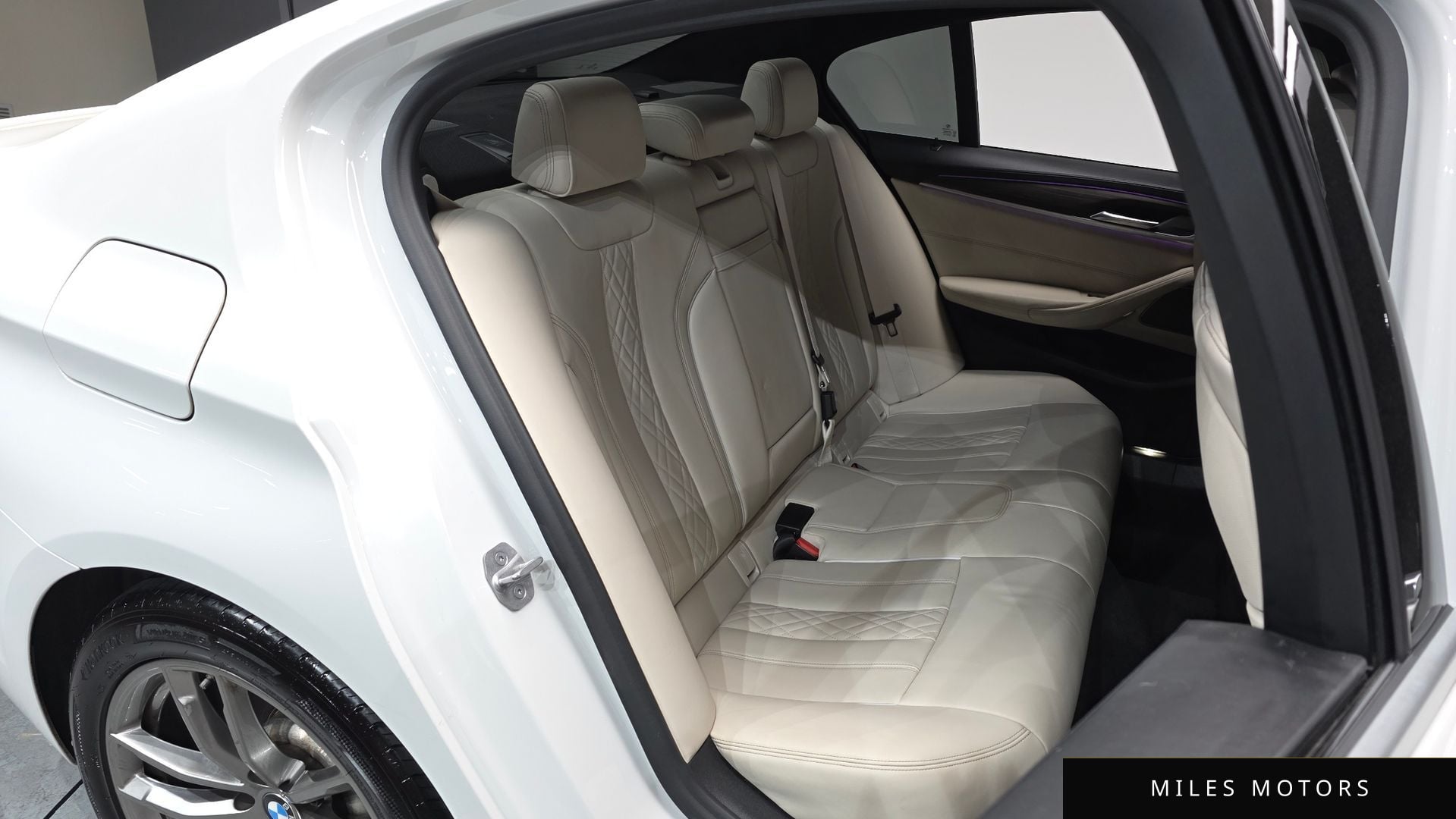 BMW 5 Series (G30) 2020 — миниатюра 11