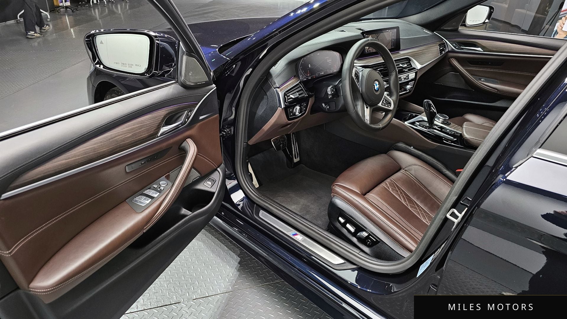 BMW 5 Series (G30) 2020 — миниатюра 11