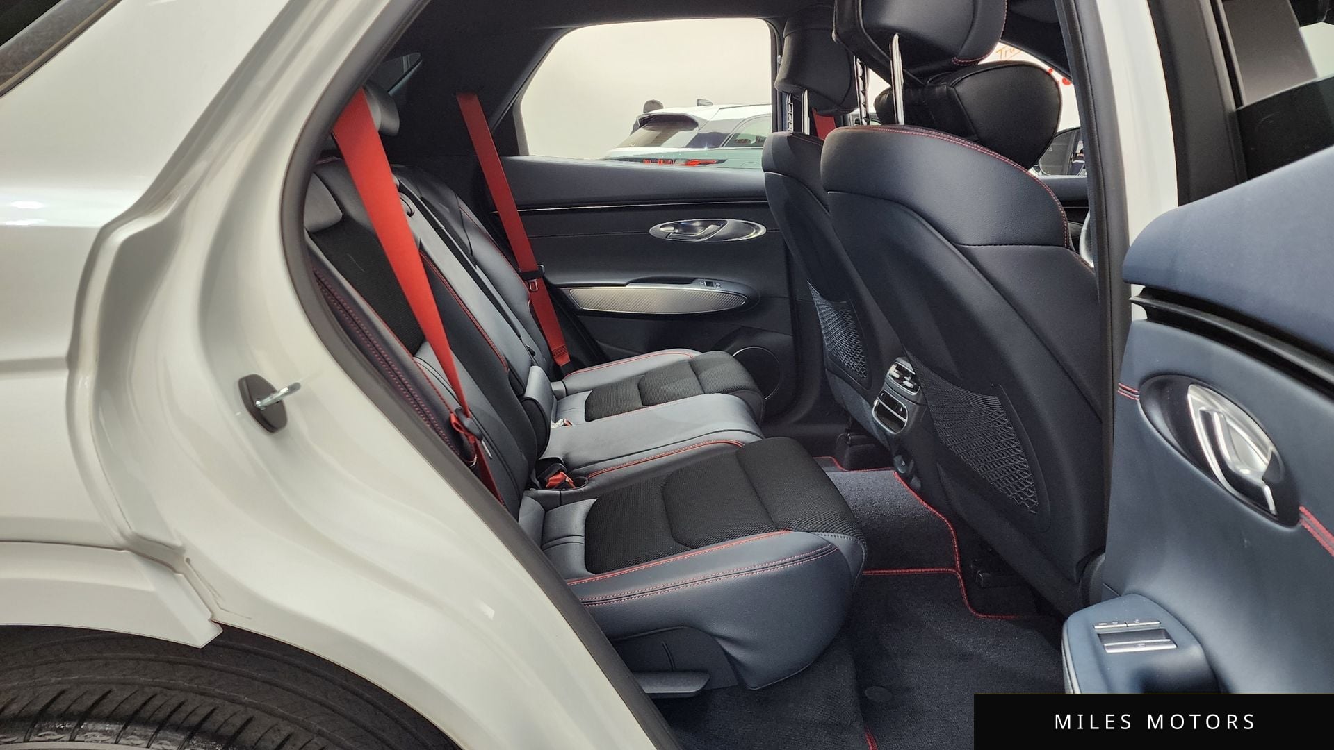 Genesis GV70 2022 — миниатюра 12