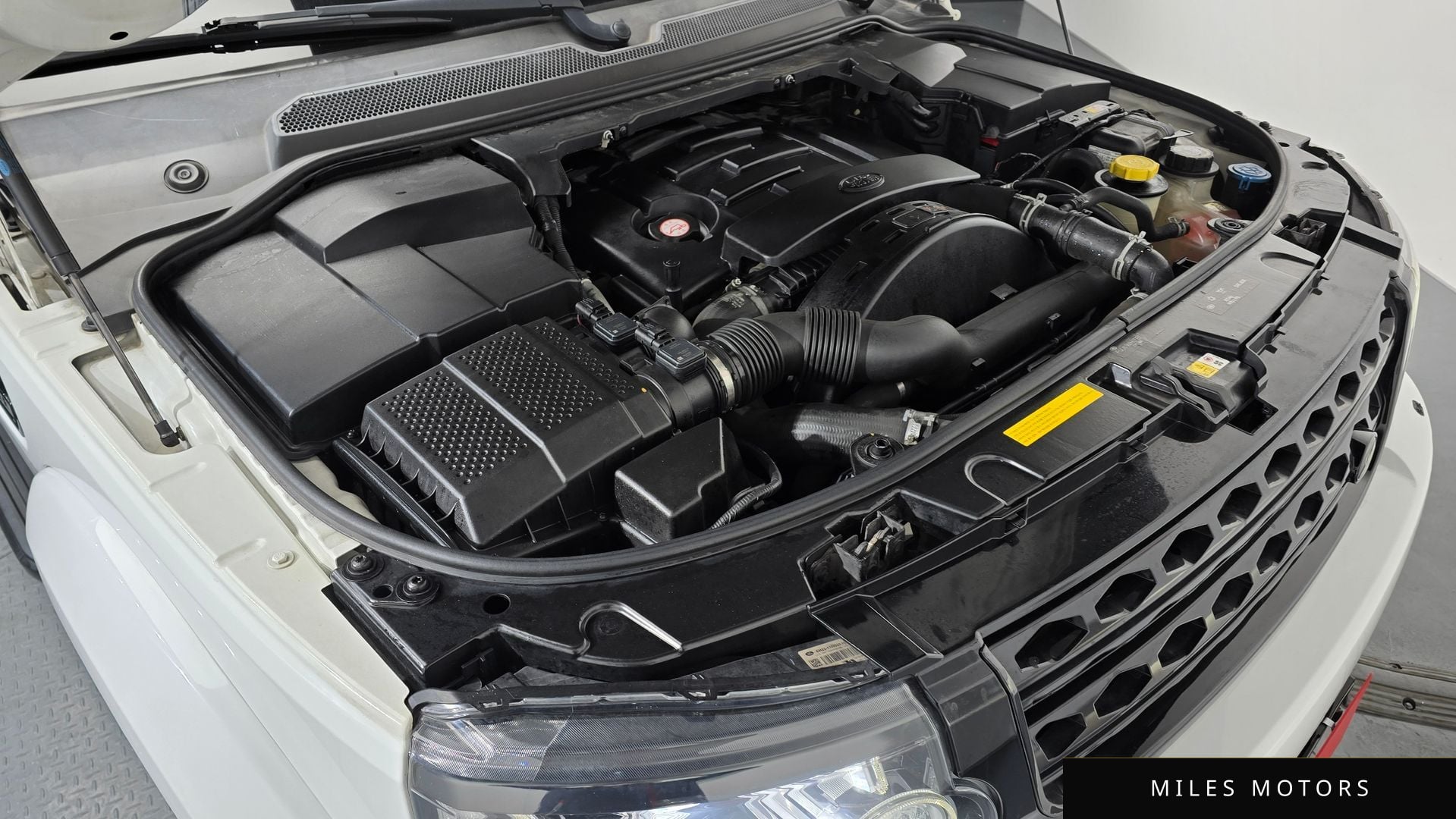 Land Rover Discovery 2015 — миниатюра 6