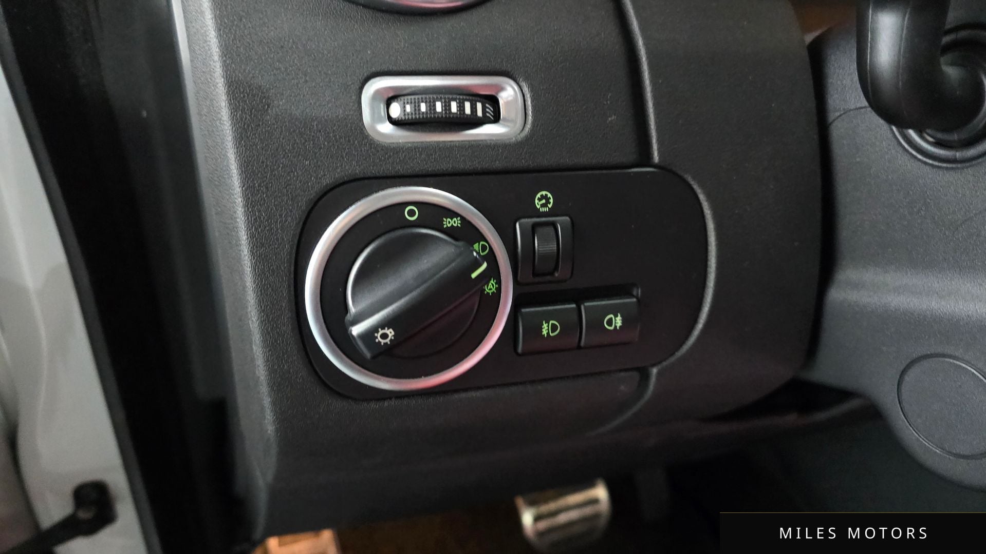 Land Rover Discovery 2015 — миниатюра 16