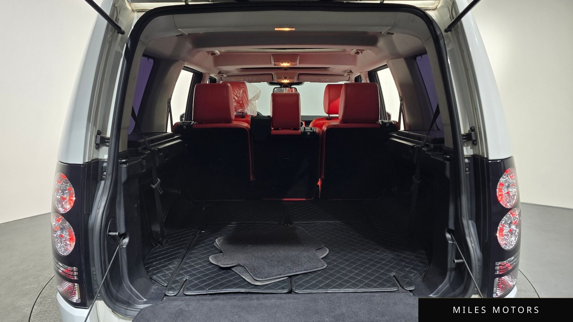 Land Rover Discovery 2015 — миниатюра 20