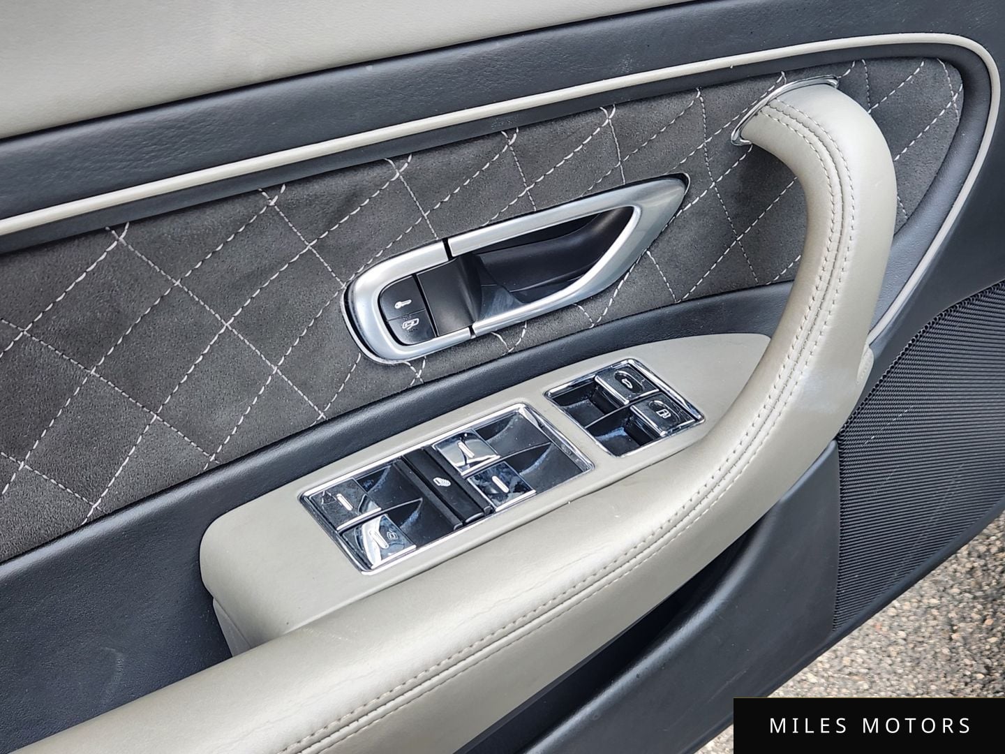 Bentley 컨티넨탈 GT 2010 — миниатюра 10