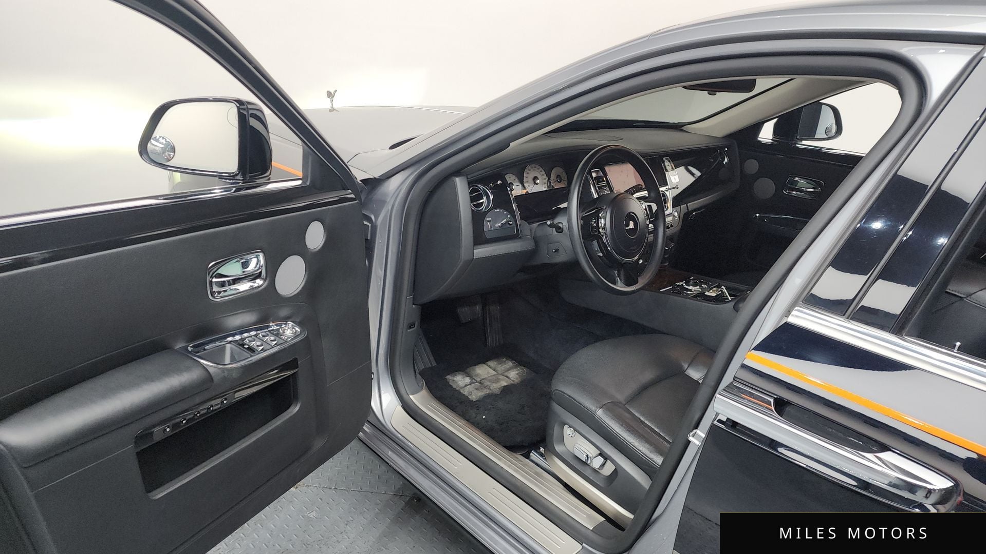 Rolls-Royce 고스트 2013 — миниатюра 10