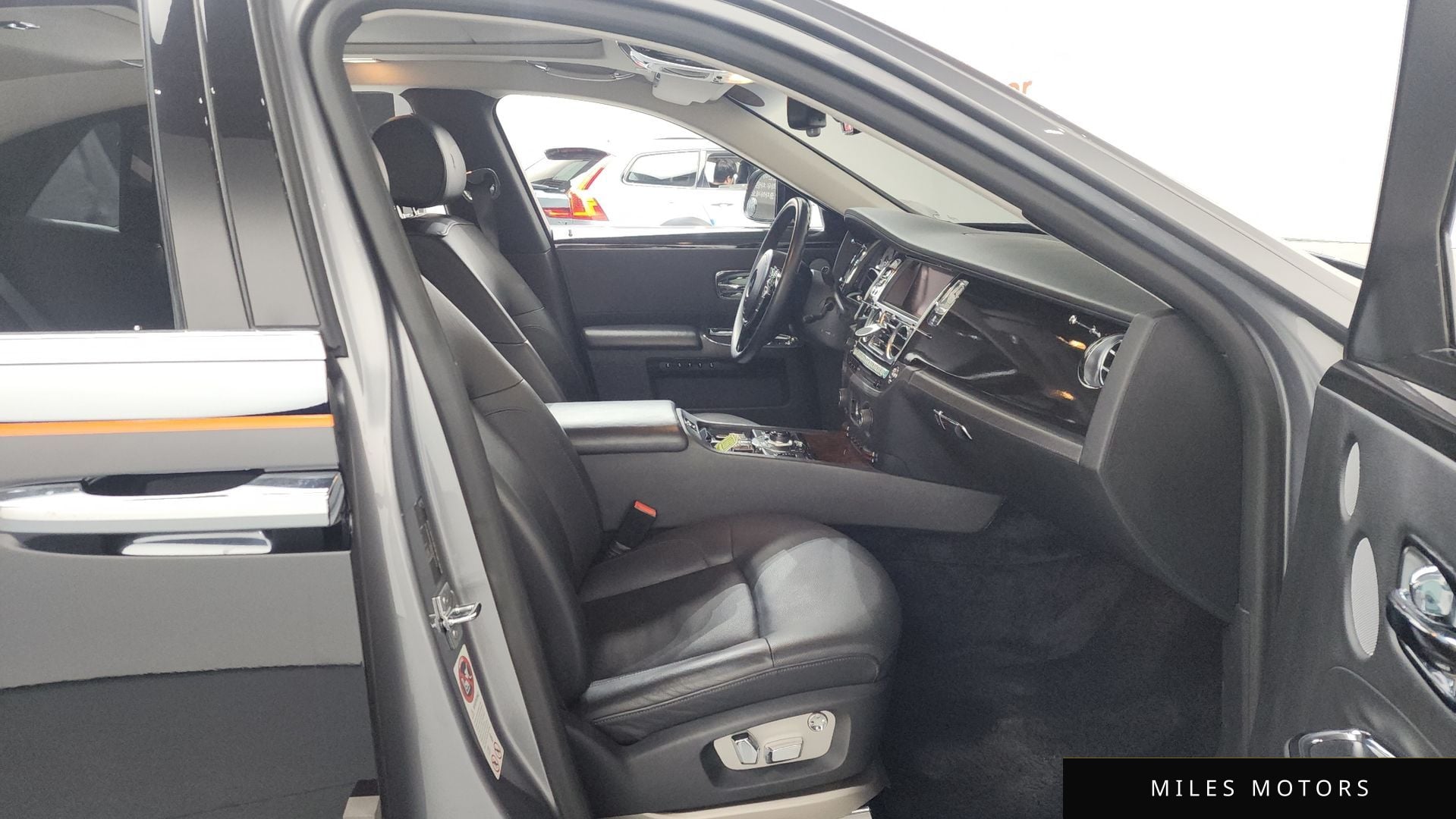 Rolls-Royce 고스트 2013 — миниатюра 11