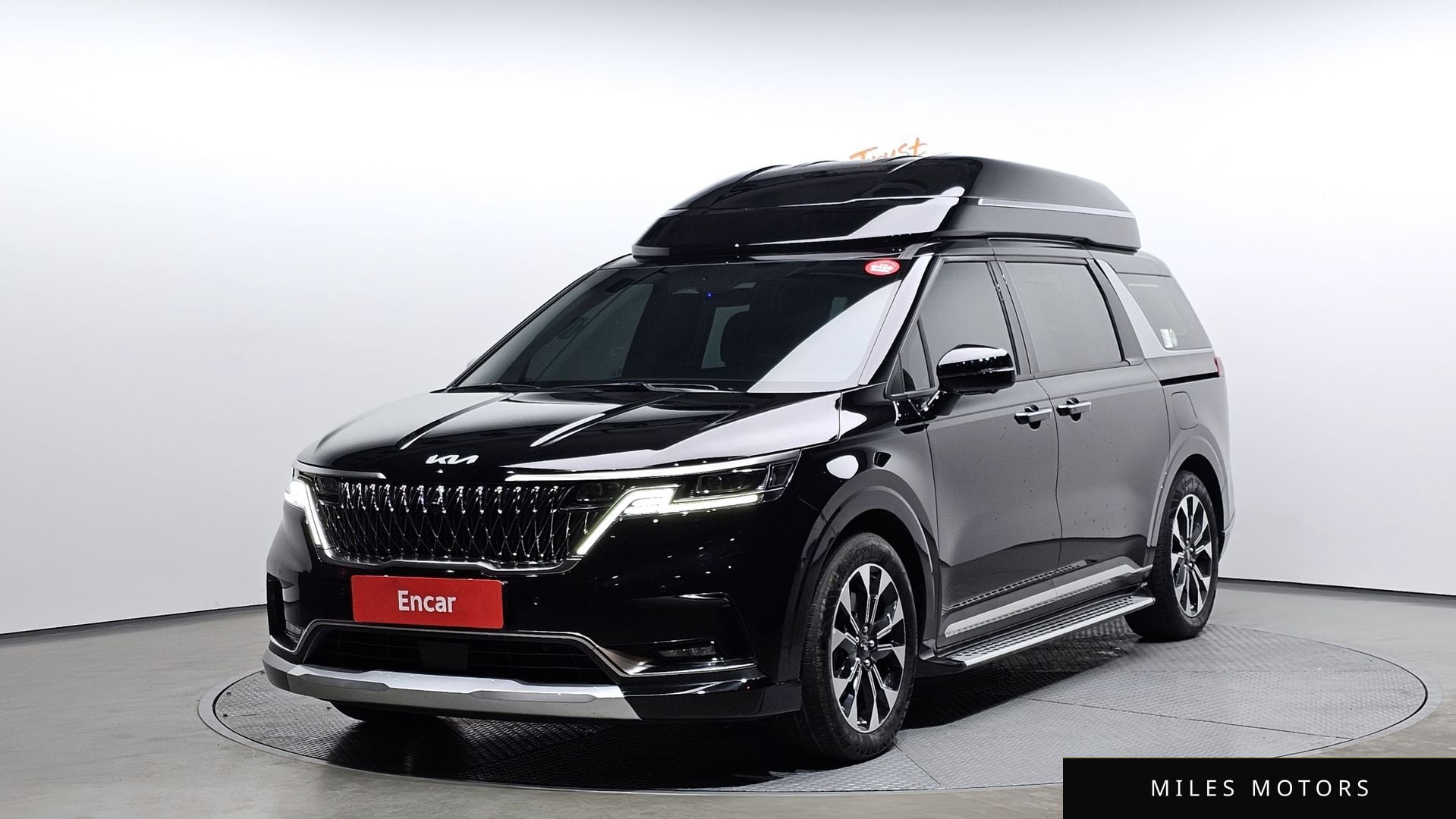 Kia Carnival 2023 — фото 1 из 12