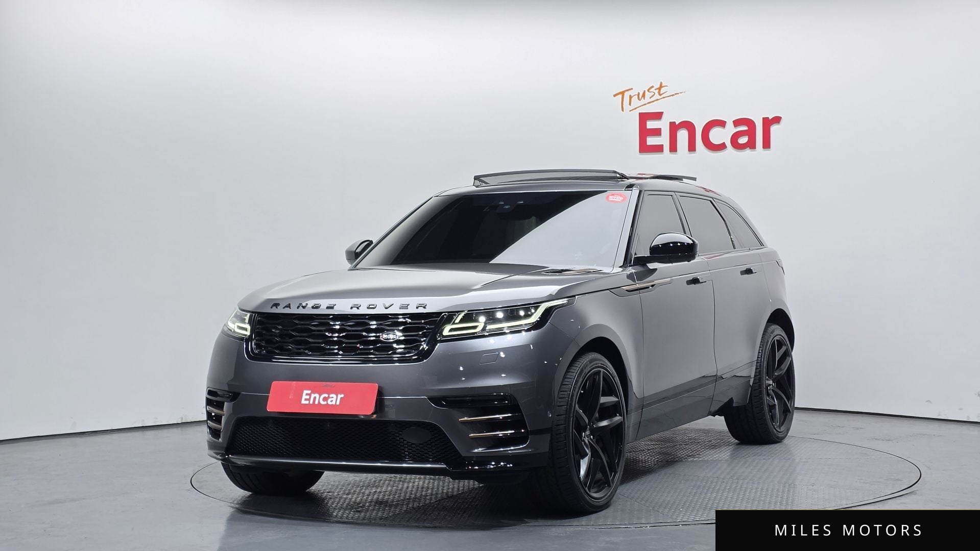 Land Rover Range Rover Velar 2018 — фото 1 из 12