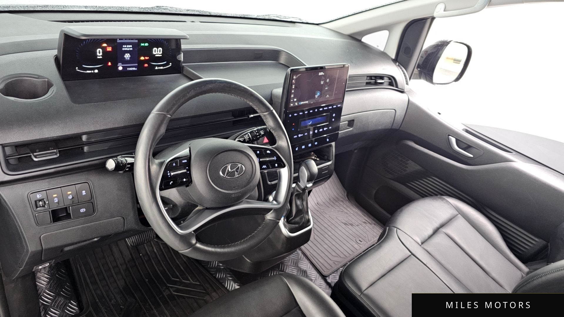 Hyundai Staria 2023 — миниатюра 7