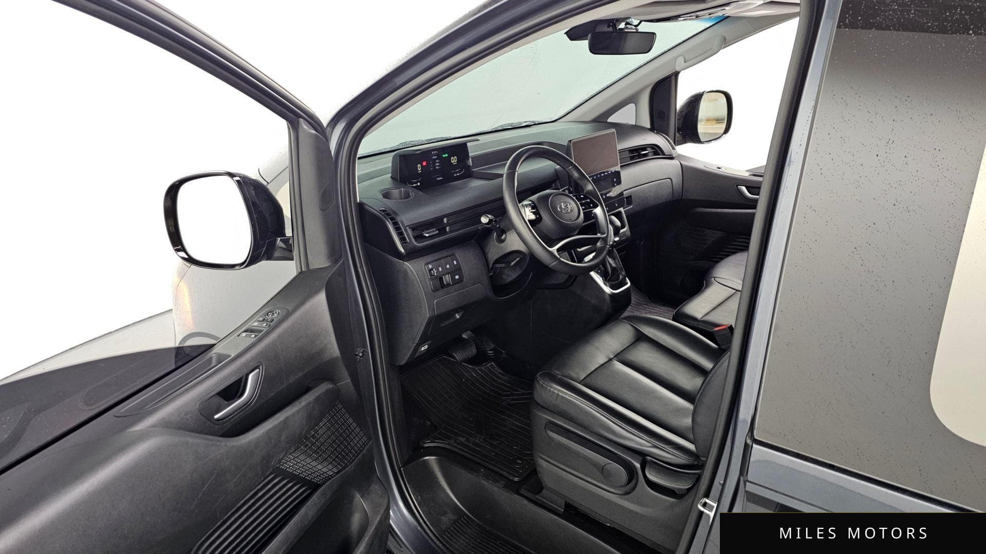 Hyundai Staria 2023 — миниатюра 10