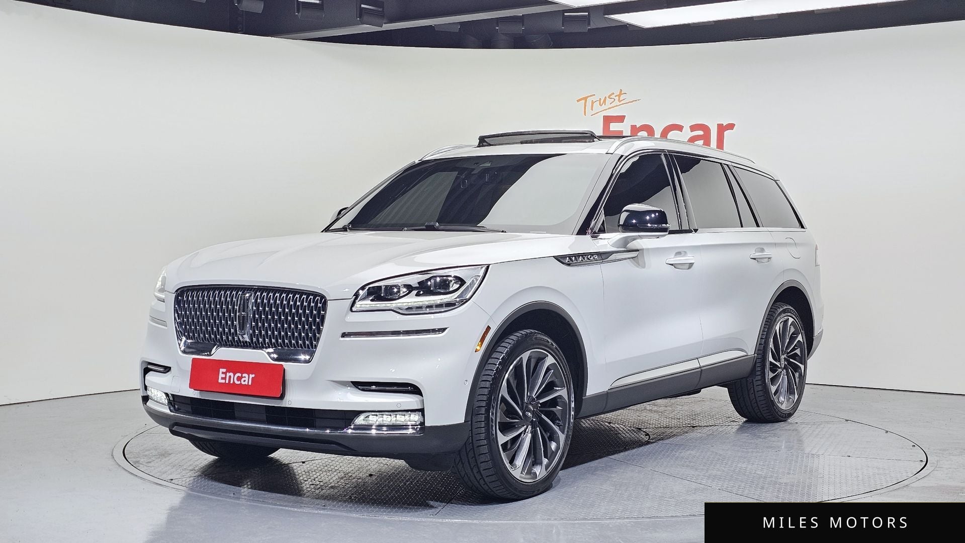 Lincoln Aviator 2020 — фото 1 из 12