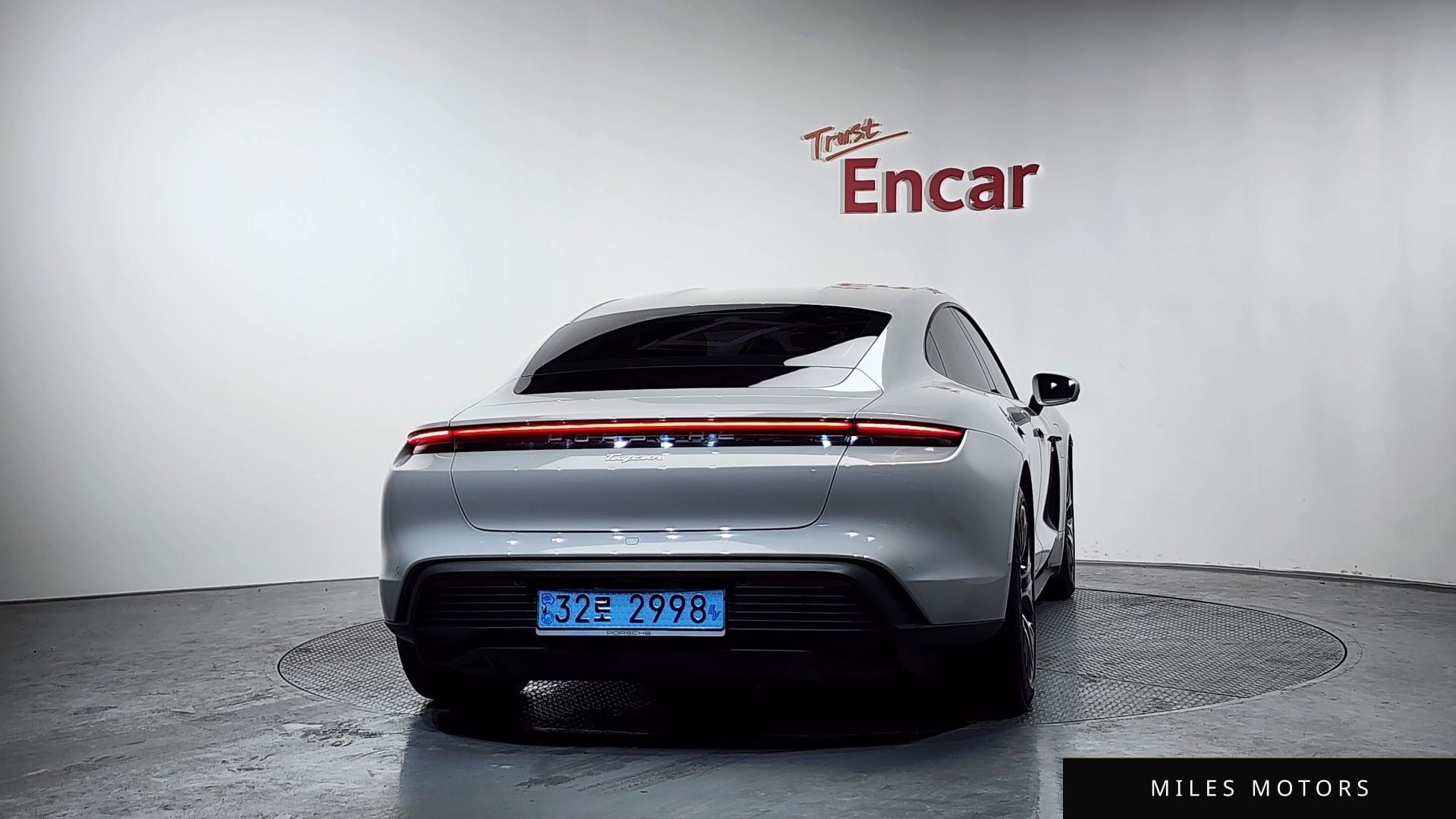Porsche Taycan 2022 — миниатюра 4