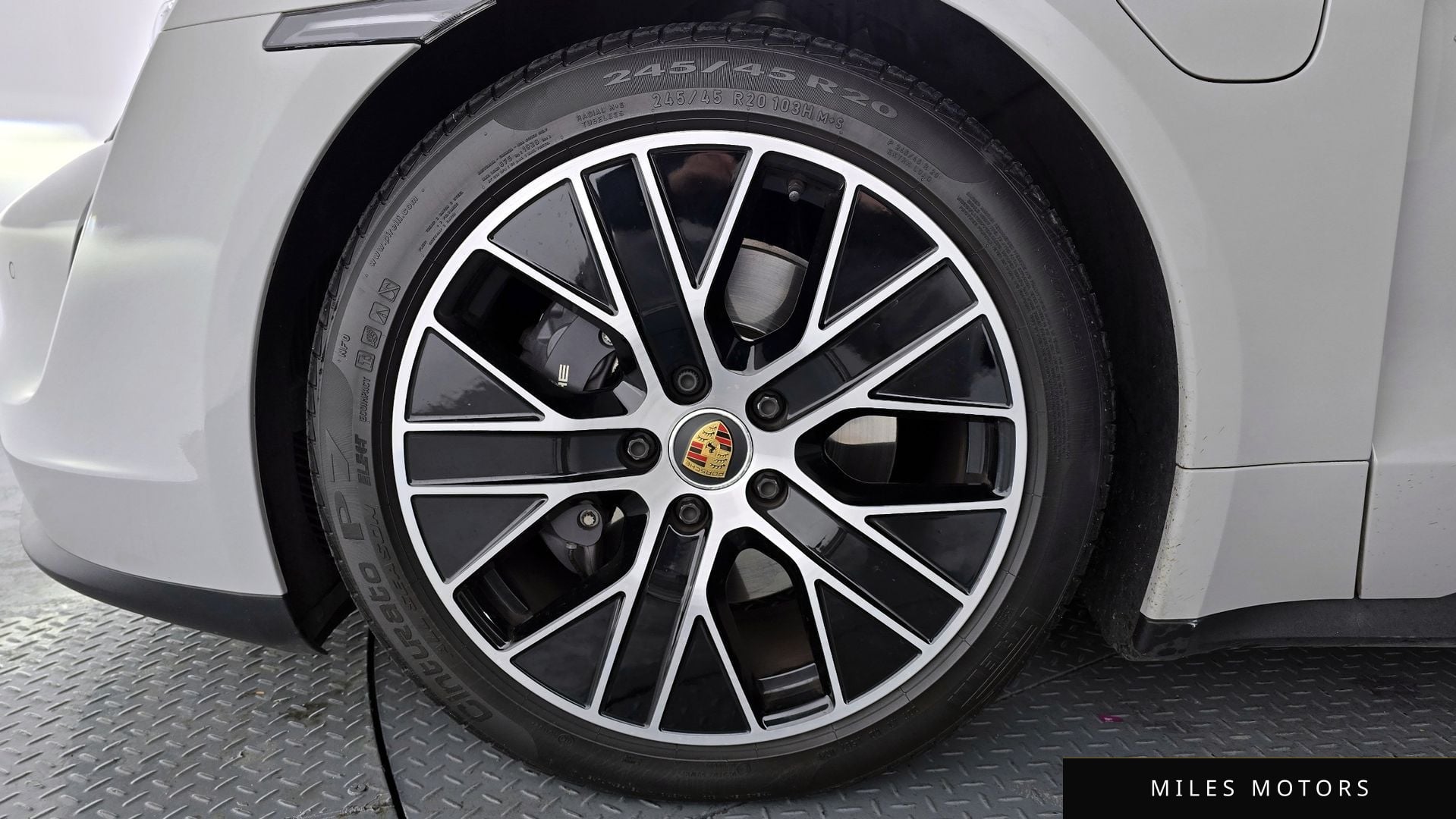 Porsche Taycan 2022 — миниатюра 5