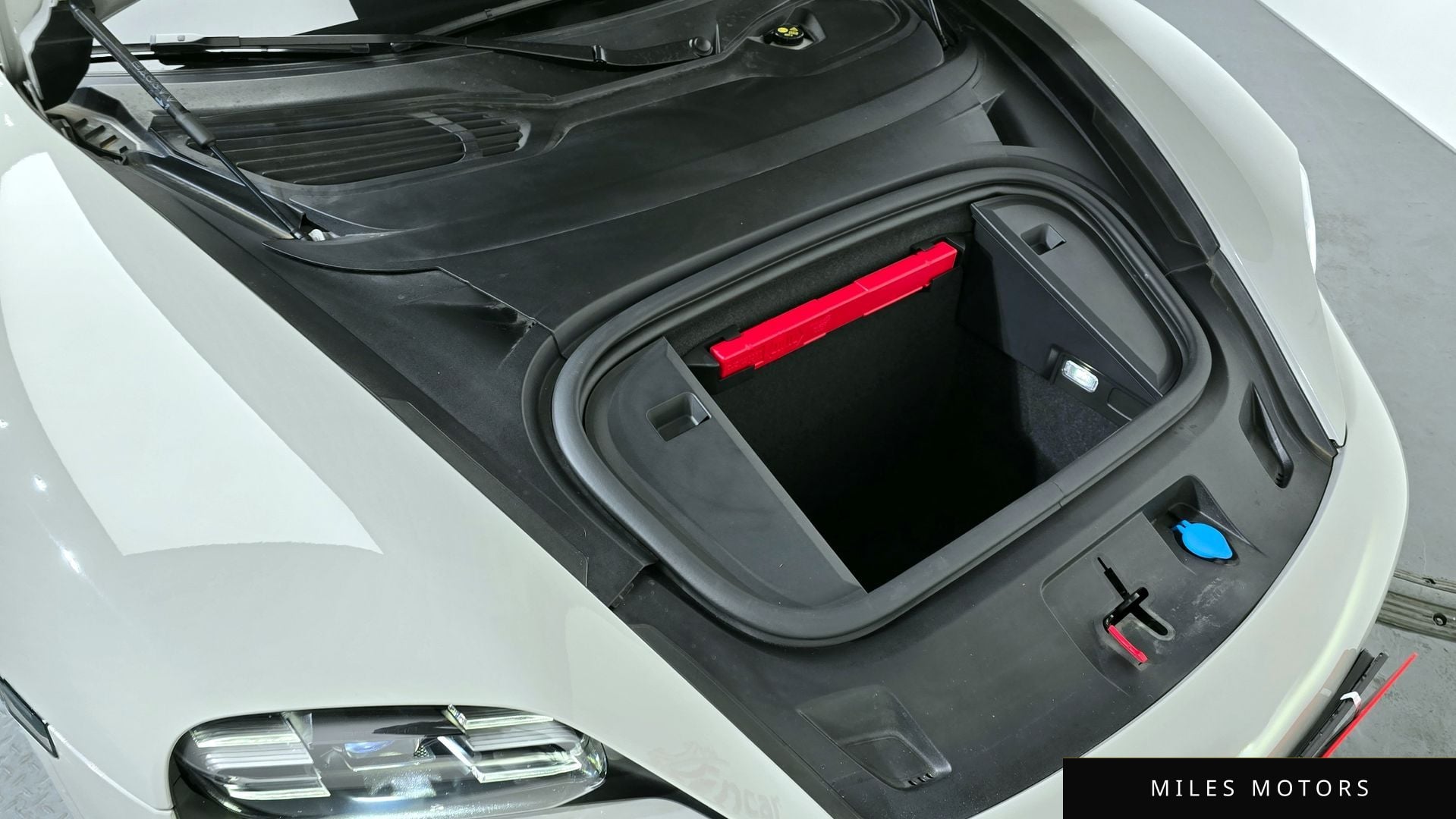 Porsche Taycan 2022 — миниатюра 6