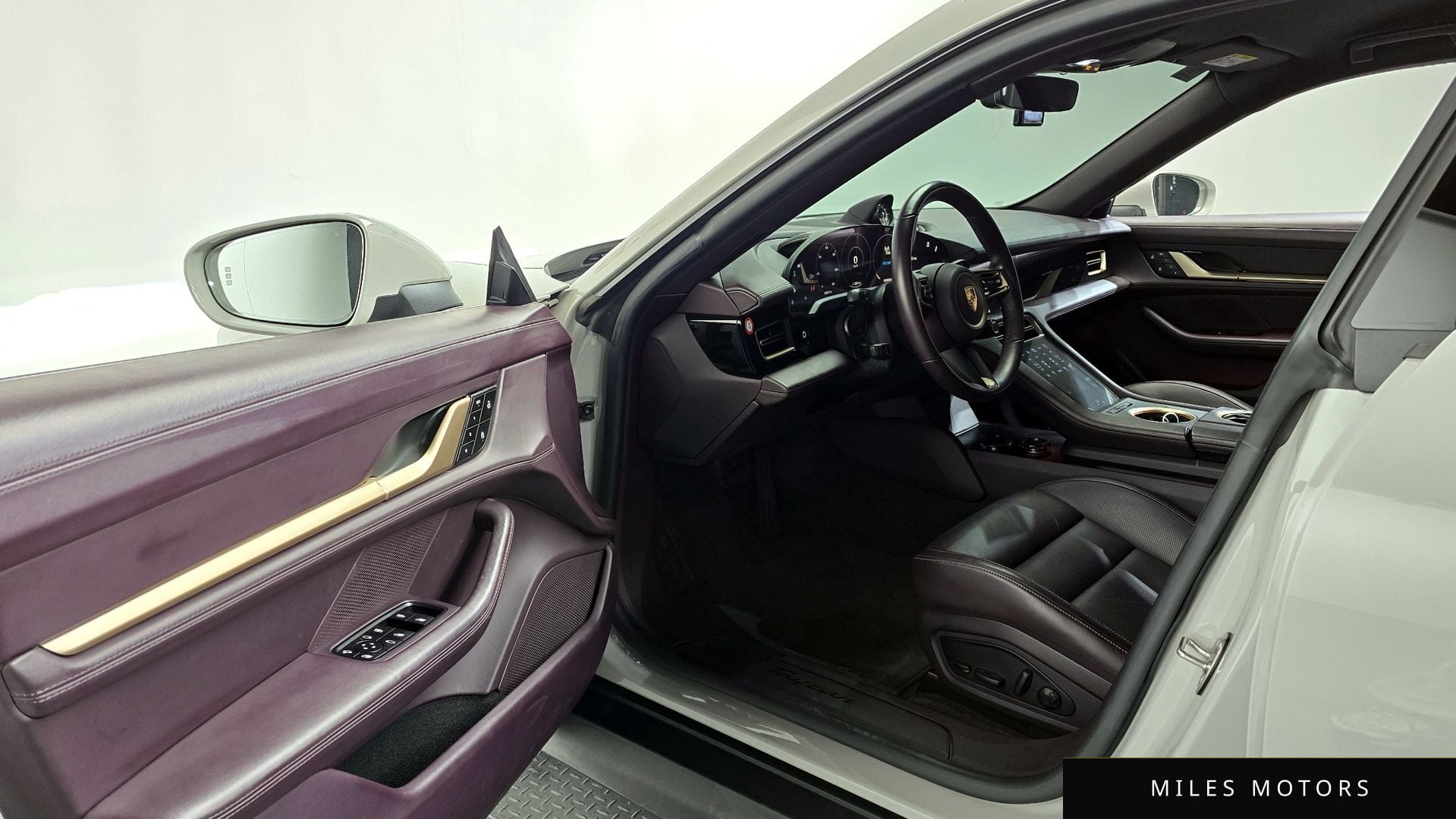 Porsche Taycan 2022 — миниатюра 10