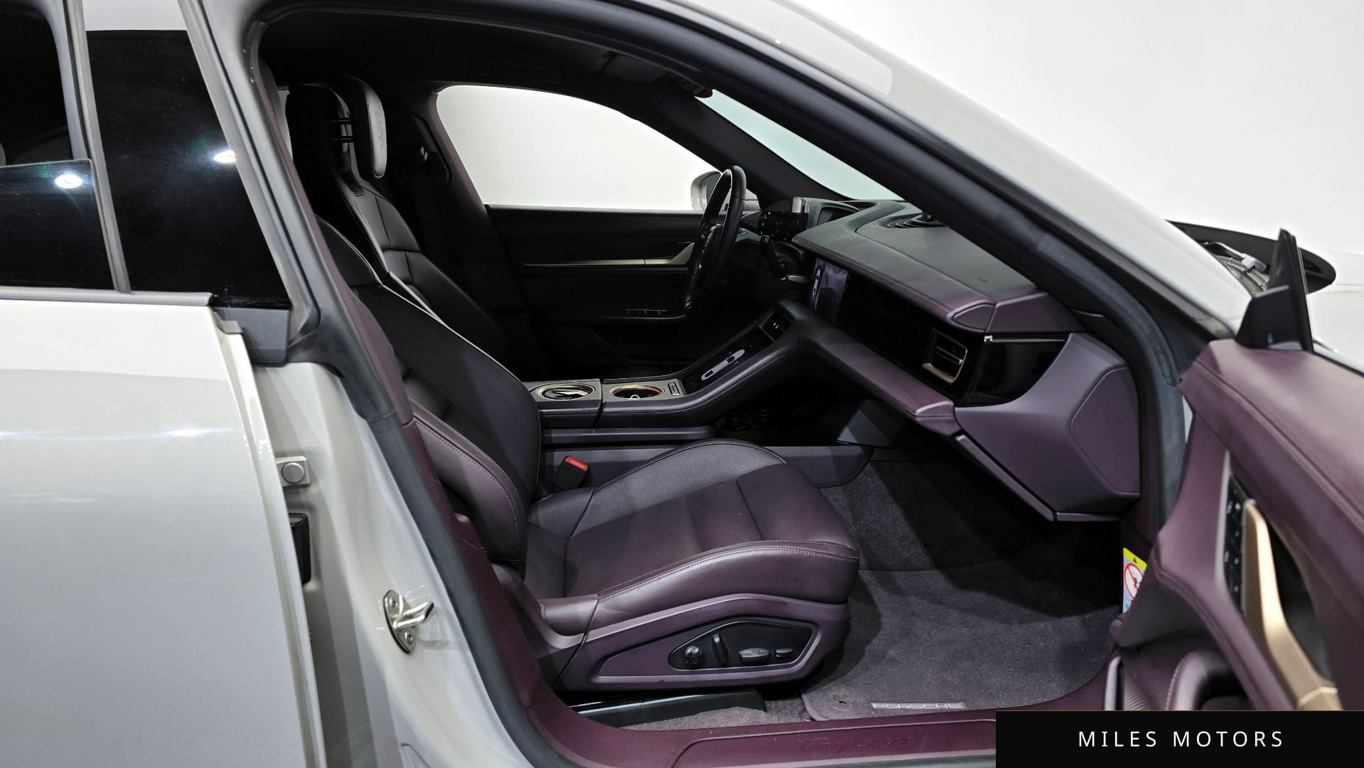Porsche Taycan 2022 — миниатюра 11