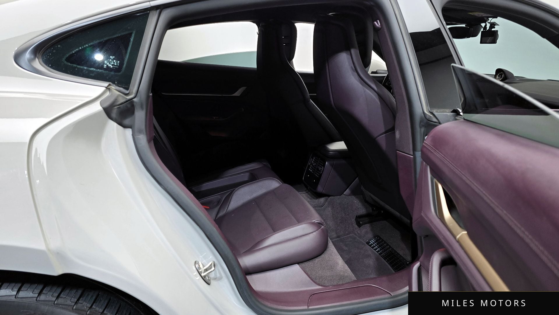 Porsche Taycan 2022 — миниатюра 12