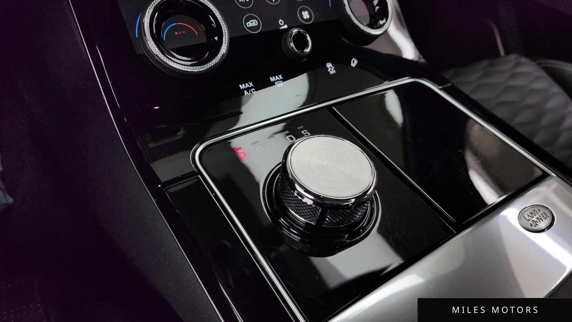 Land Rover 레인지로버 벨라 2019 — миниатюра 9