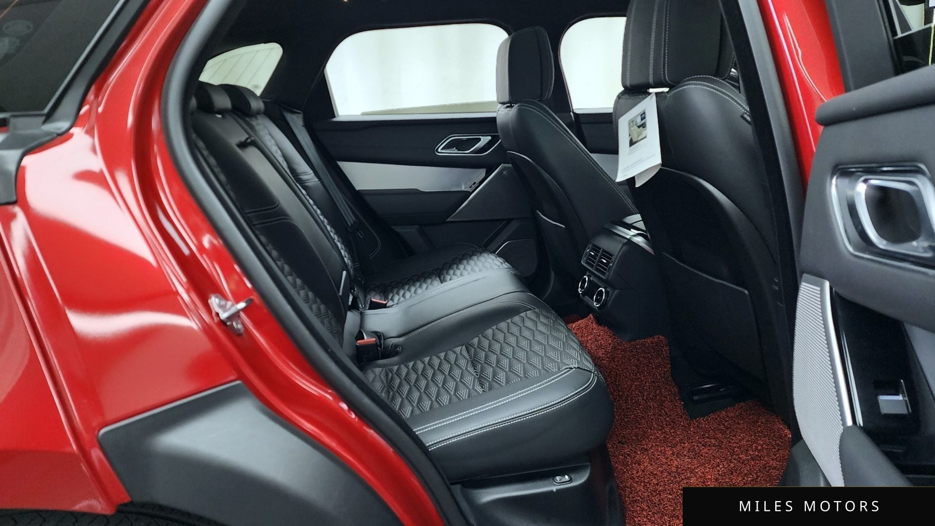 Land Rover 레인지로버 벨라 2019 — миниатюра 12