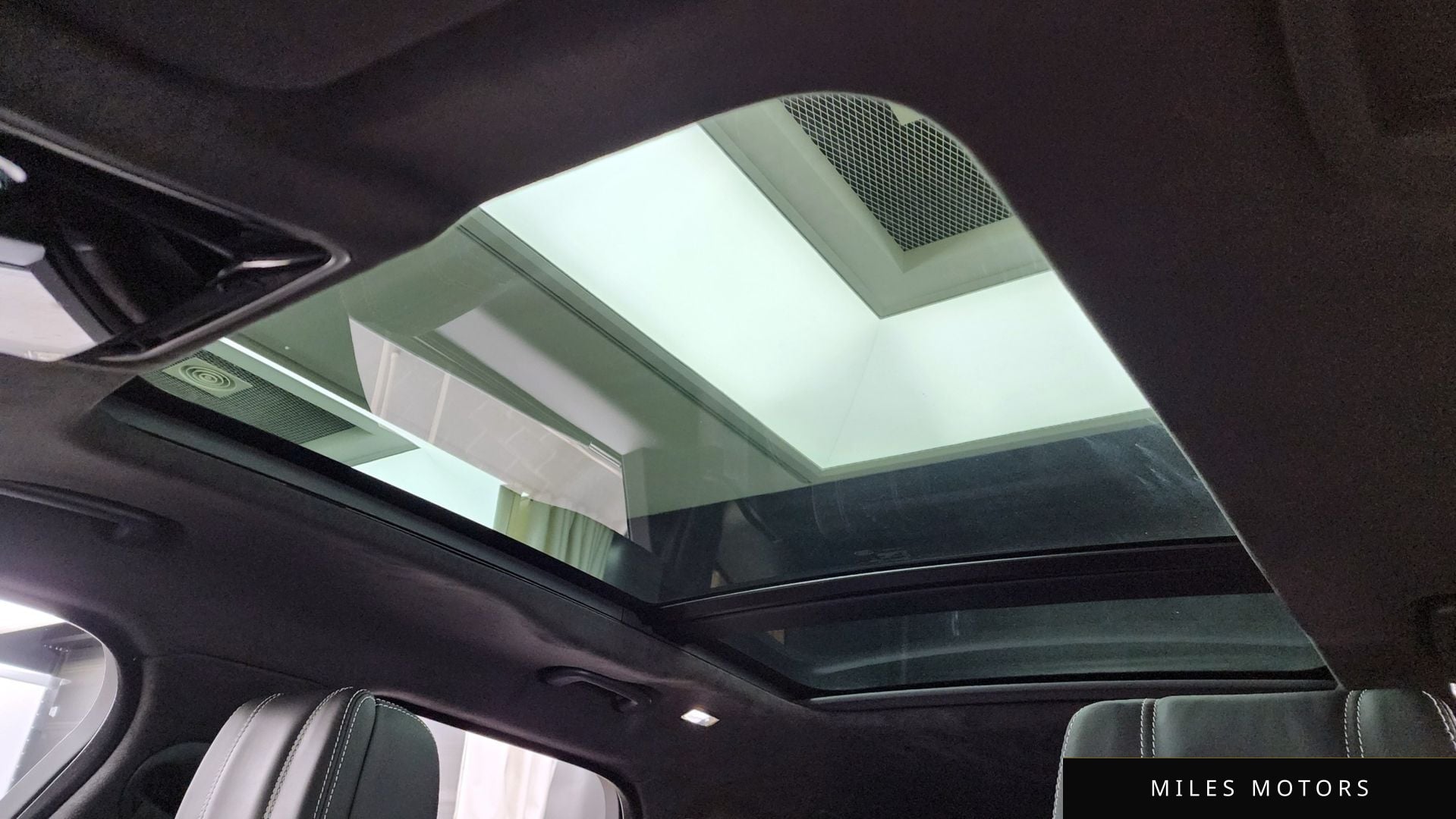 Land Rover 레인지로버 벨라 2019 — миниатюра 16