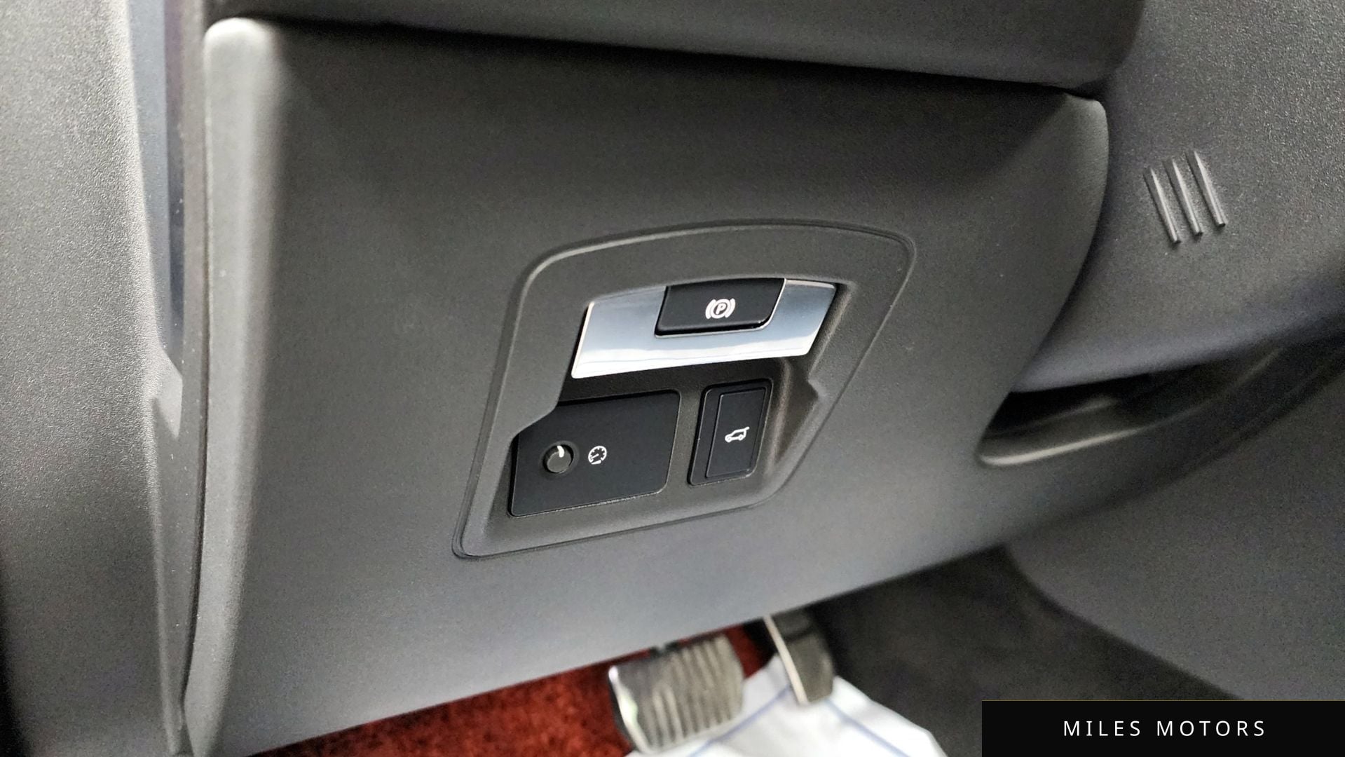 Land Rover 레인지로버 벨라 2019 — миниатюра 18