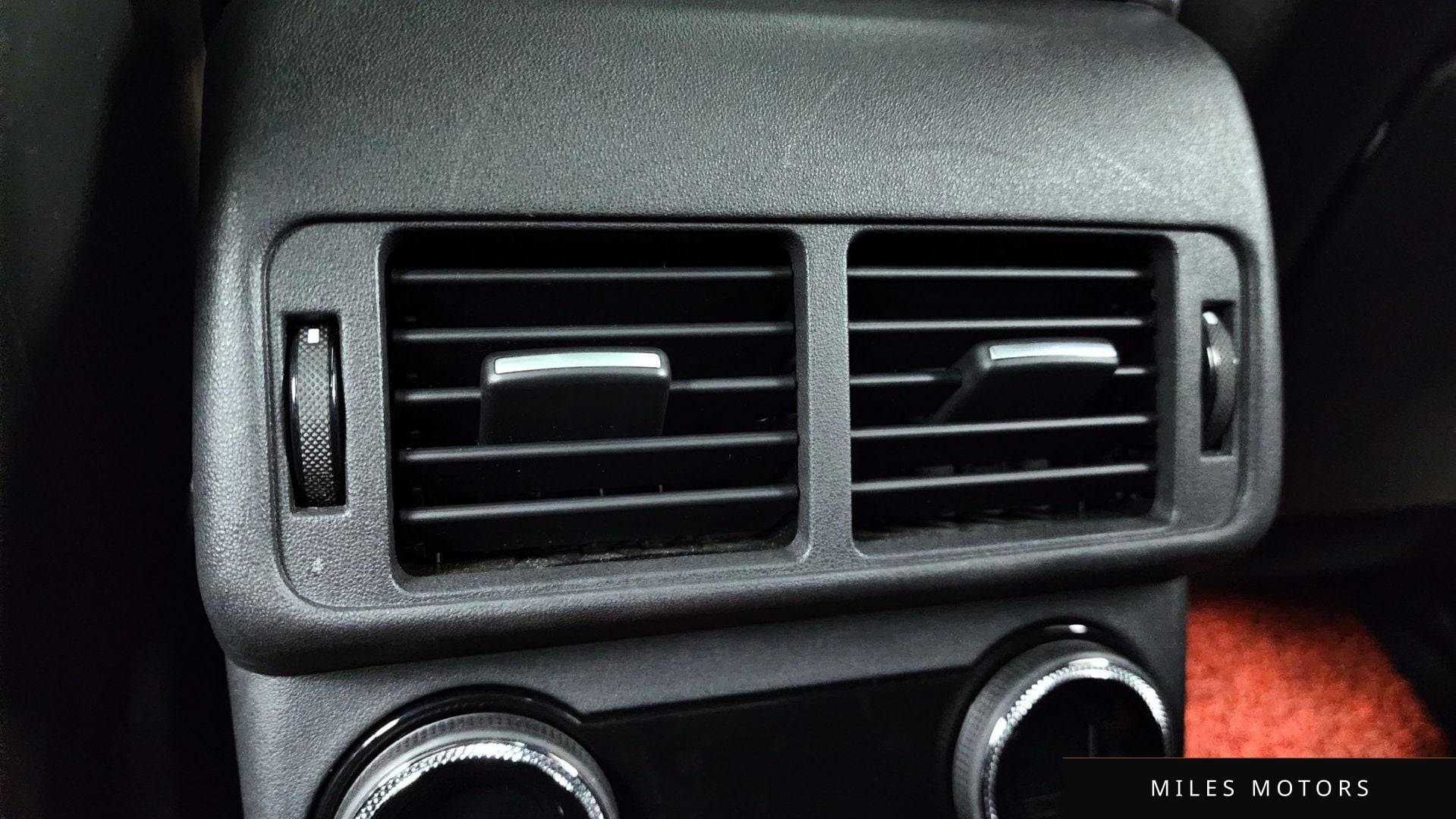 Land Rover 레인지로버 벨라 2019 — миниатюра 19