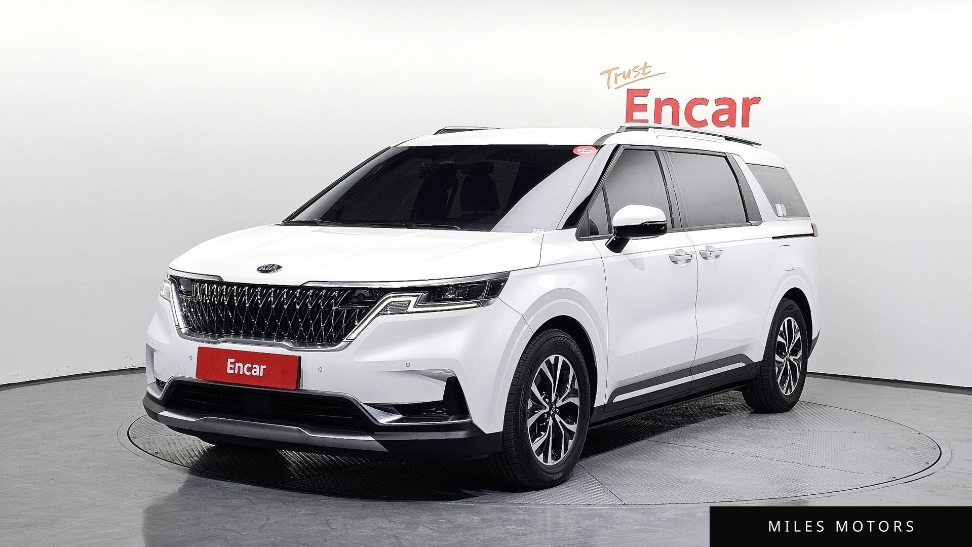 Kia Carnival 2021 — фото 1 из 12