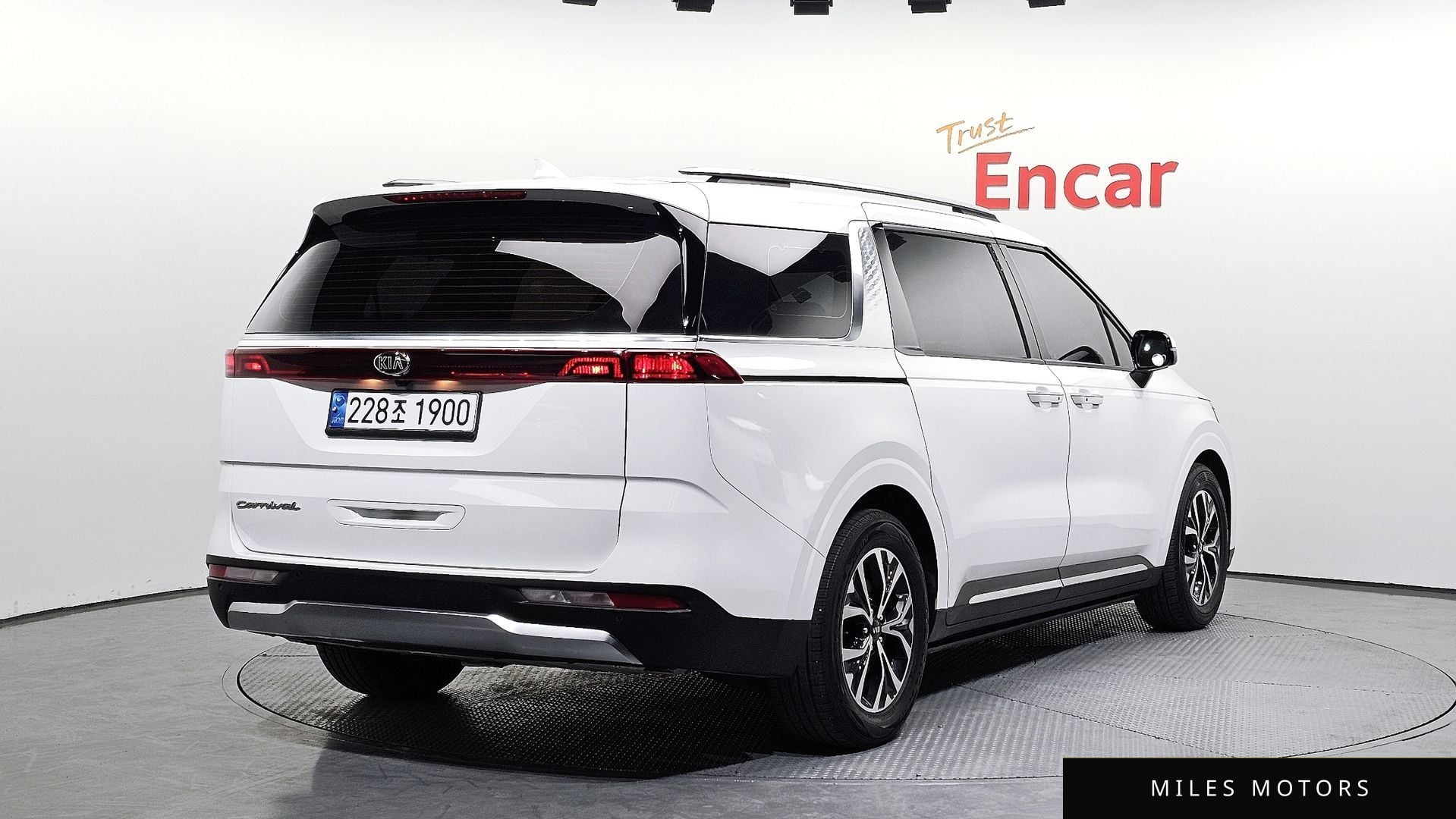 Kia Carnival 2021 — миниатюра 2