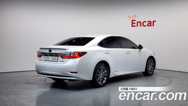 Лексус ES300h 2017 — миниатюра 2