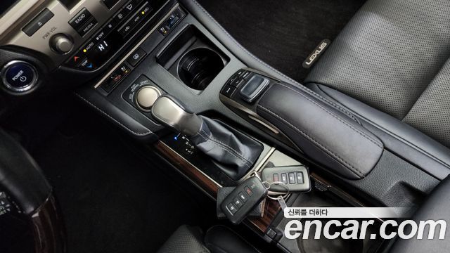Лексус ES300h 2017 — миниатюра 9