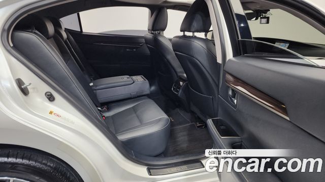 Лексус ES300h 2017 — миниатюра 12