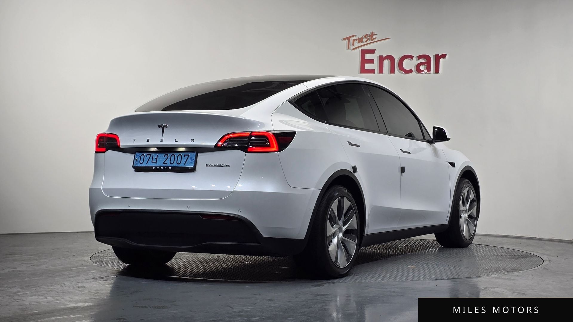 Tesla Model Y 2021 — миниатюра 2