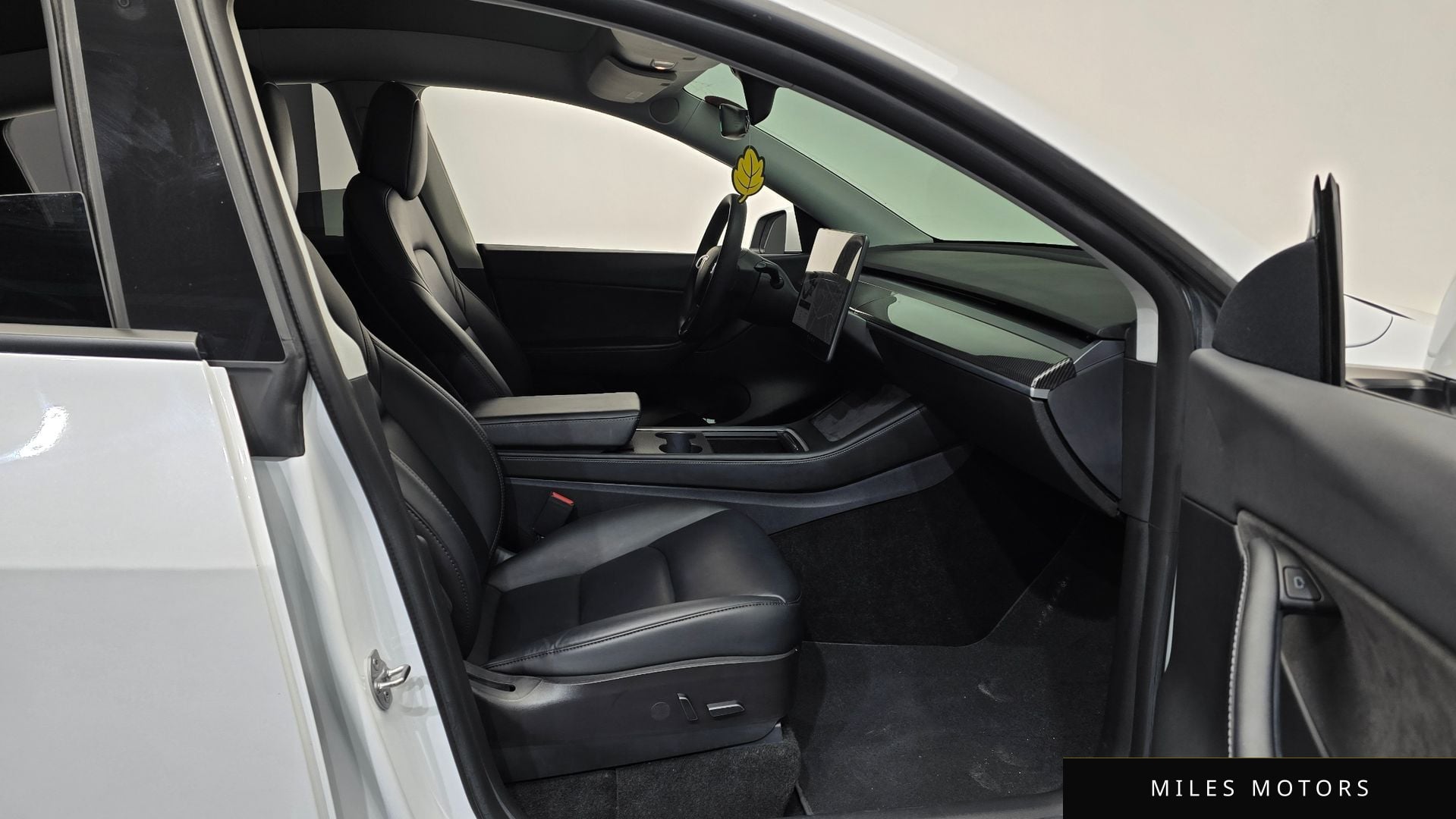 Tesla Model Y 2021 — миниатюра 11