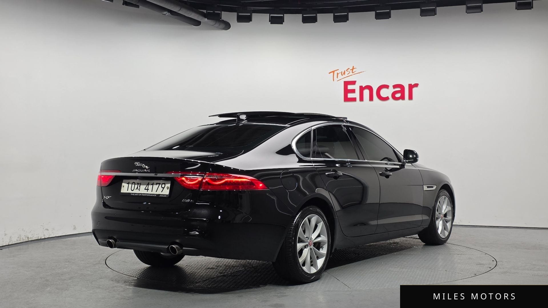 Jaguar XF (X260) 2019 — миниатюра 2
