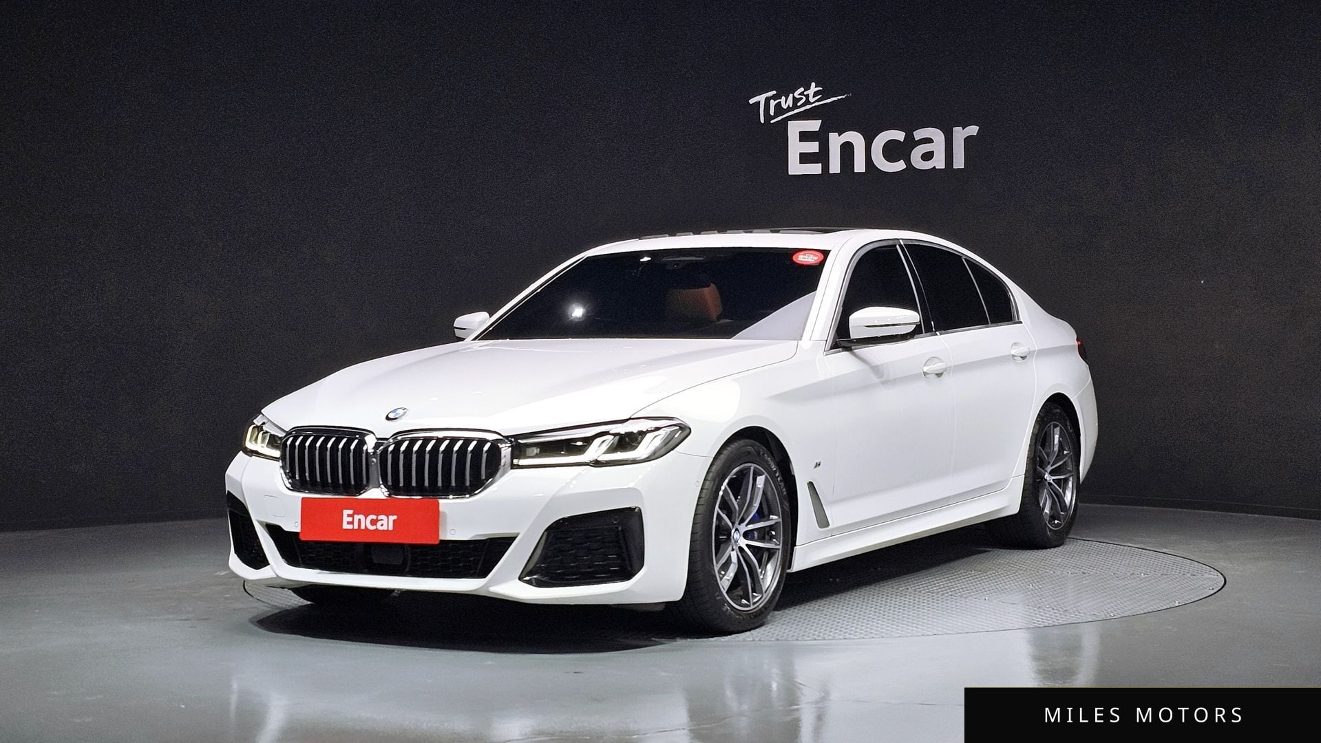 BMW 5 Series (G30) 2023 — фото 1 из 12