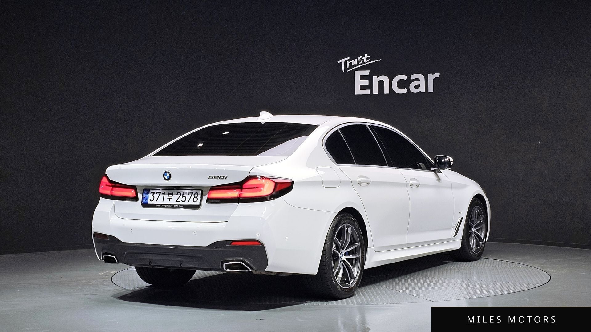 BMW 5 Series (G30) 2023 — миниатюра 2