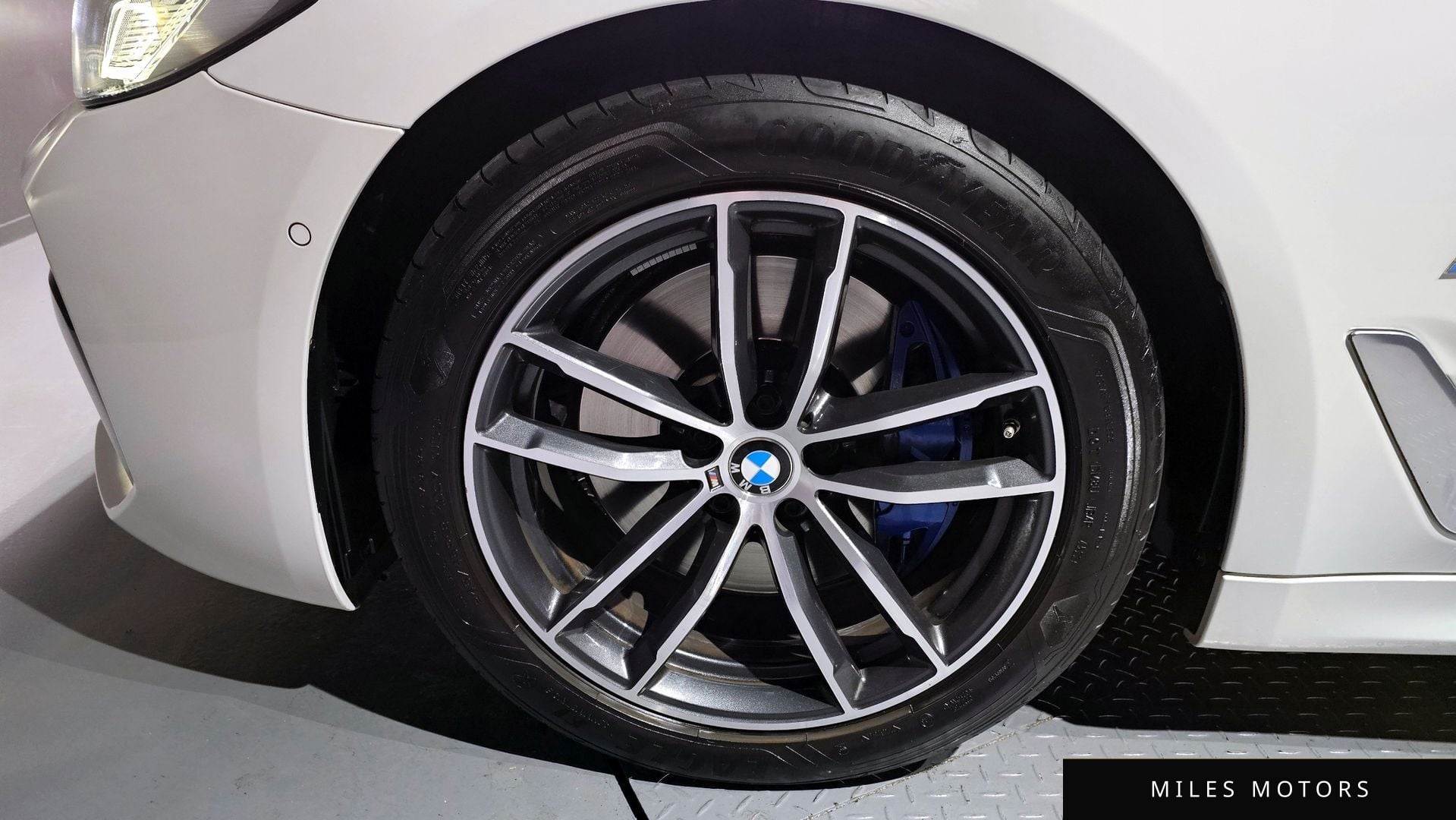 BMW 5 Series (G30) 2023 — миниатюра 5