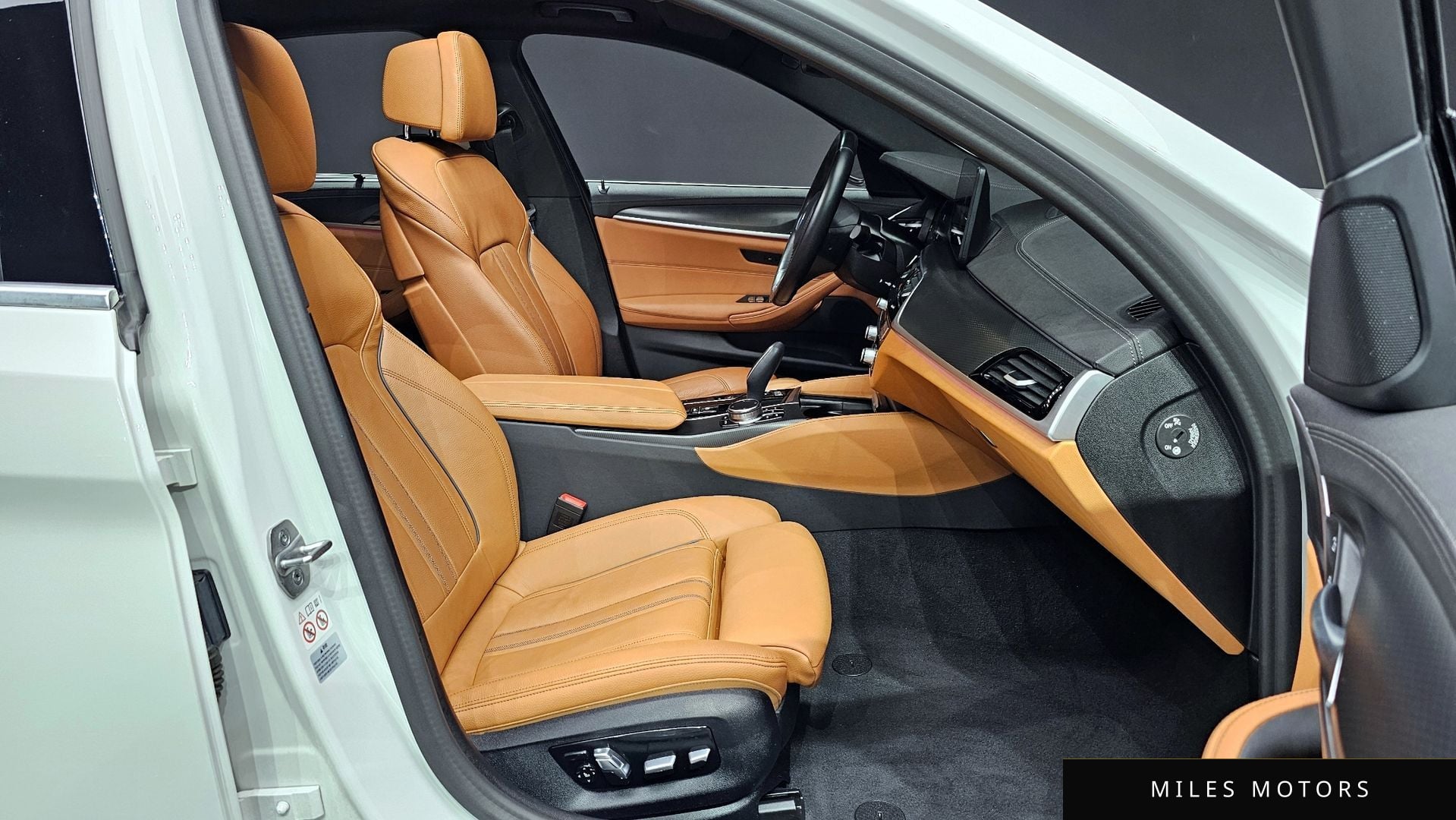 BMW 5 Series (G30) 2023 — миниатюра 10